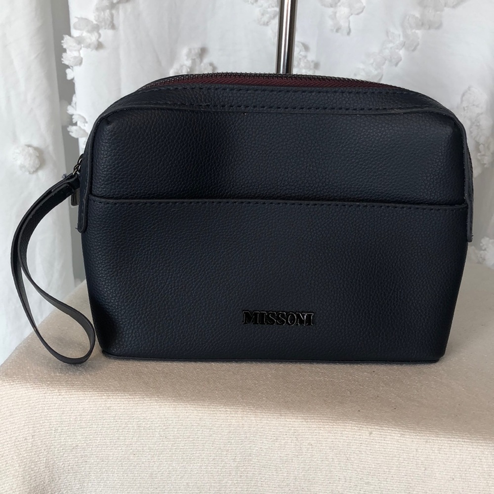 MISSONI FOR SAUDI AIRLINES dark blue vanity case.